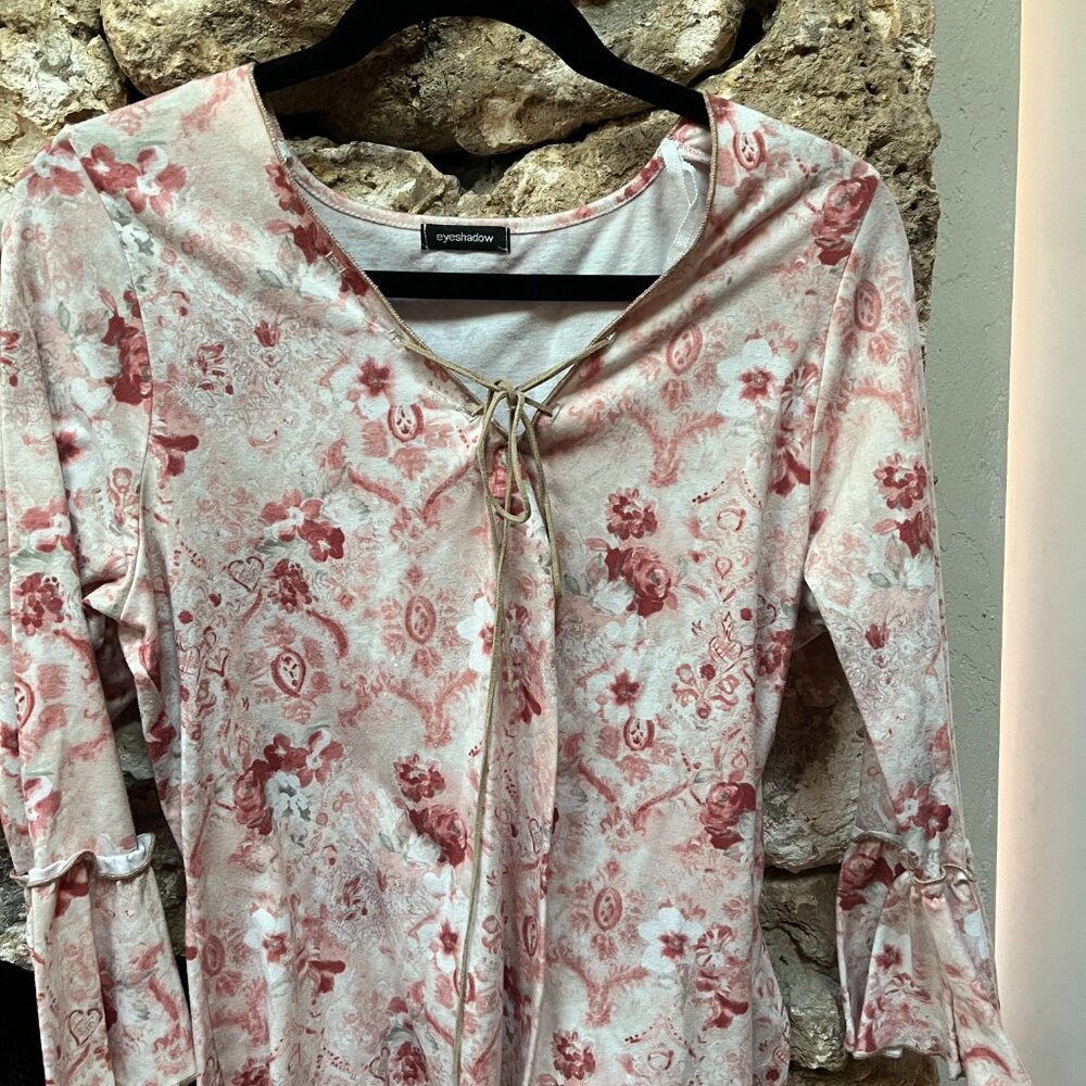 Boho Style - Eyeshadow 3/4 Ruffle Sleeve  Top with lace up front Size XL/1X